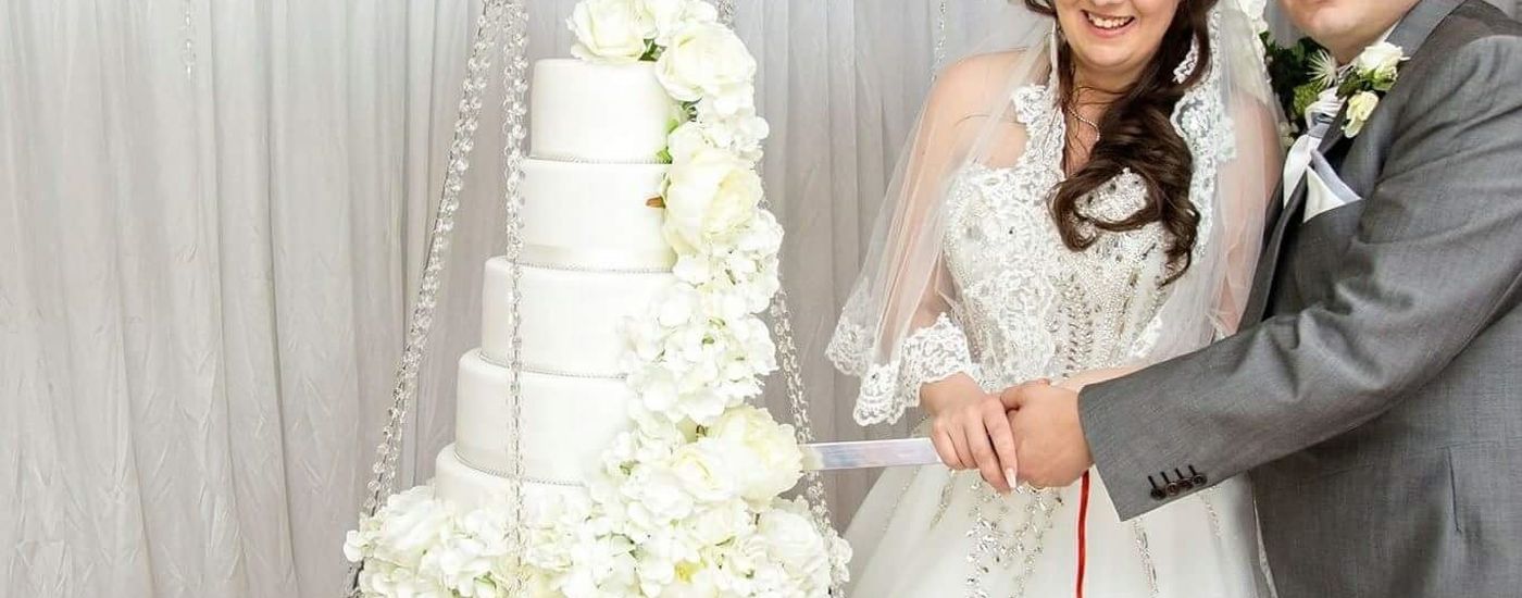 Hanging cake Ble Couture Cakes